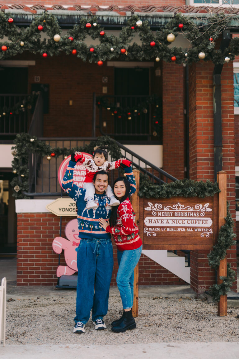 Couple posing together outside a colorful Seoul cafe
