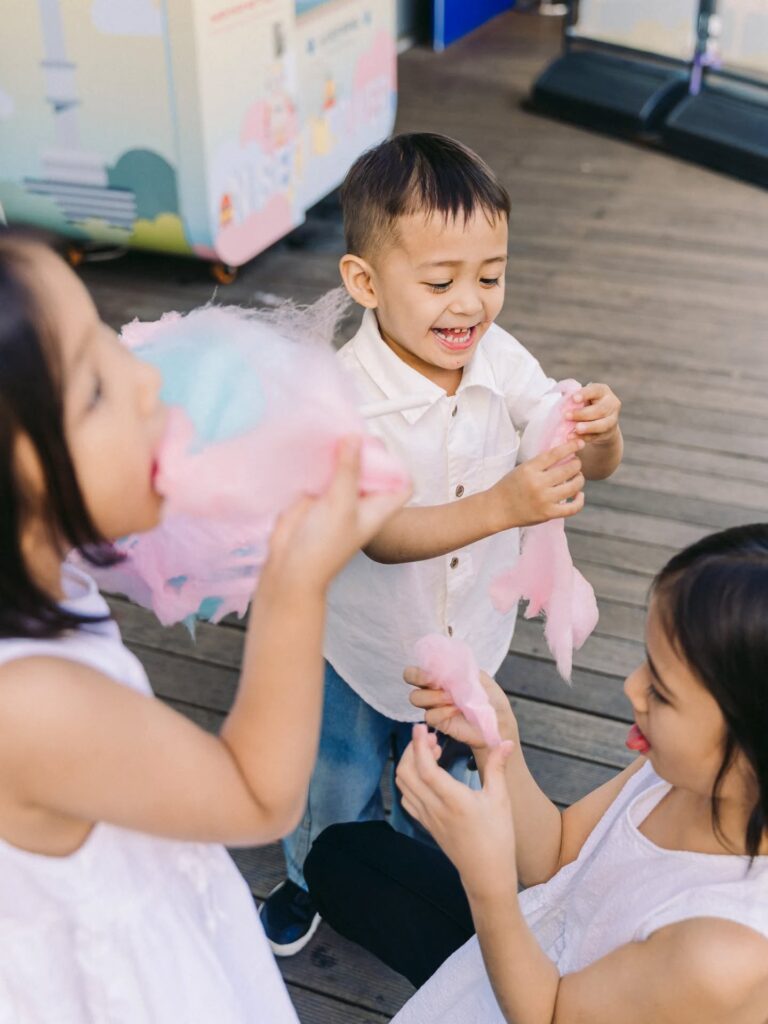 Children enjoying cotton candy together during a candid Seoul kids photoshoot