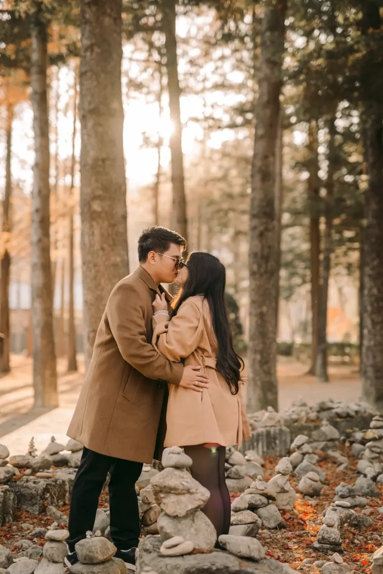 Couple kissing during an autumn engagement photography session in Seoul