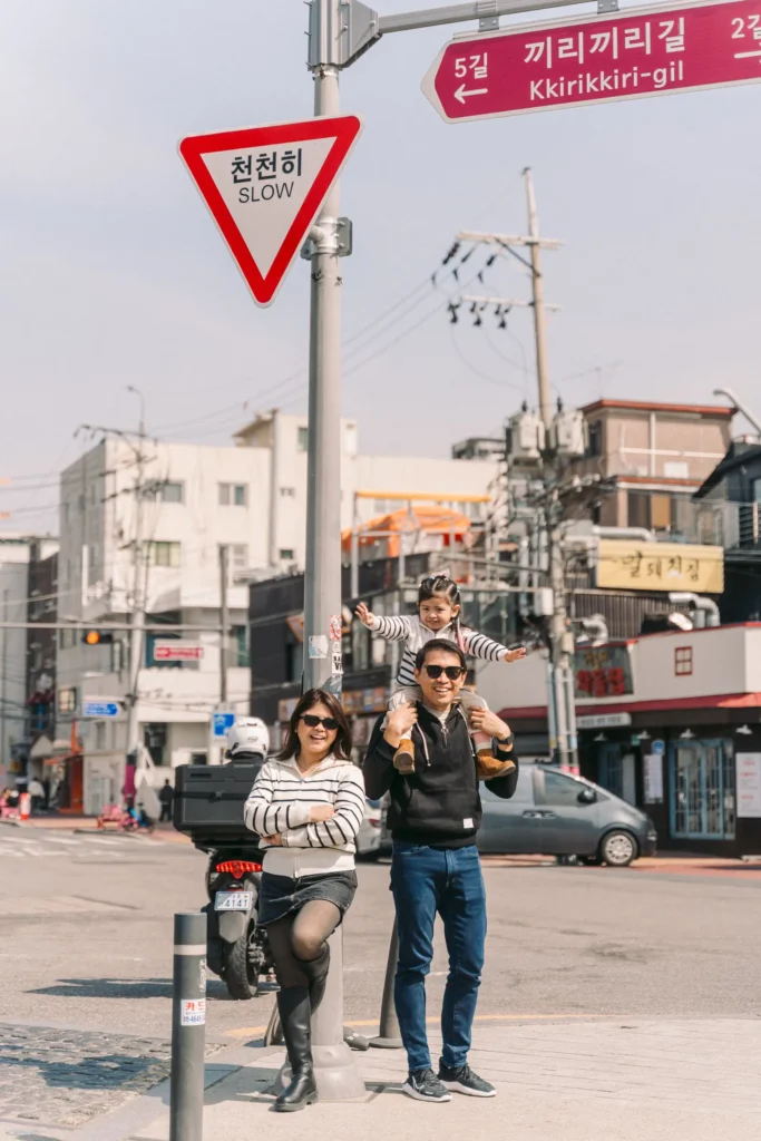 family photoshoot in yeonnamdong street